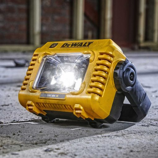 toptopdealcouk-dewalt-dcl077-battery-powered-construction-light-2000-lumen1